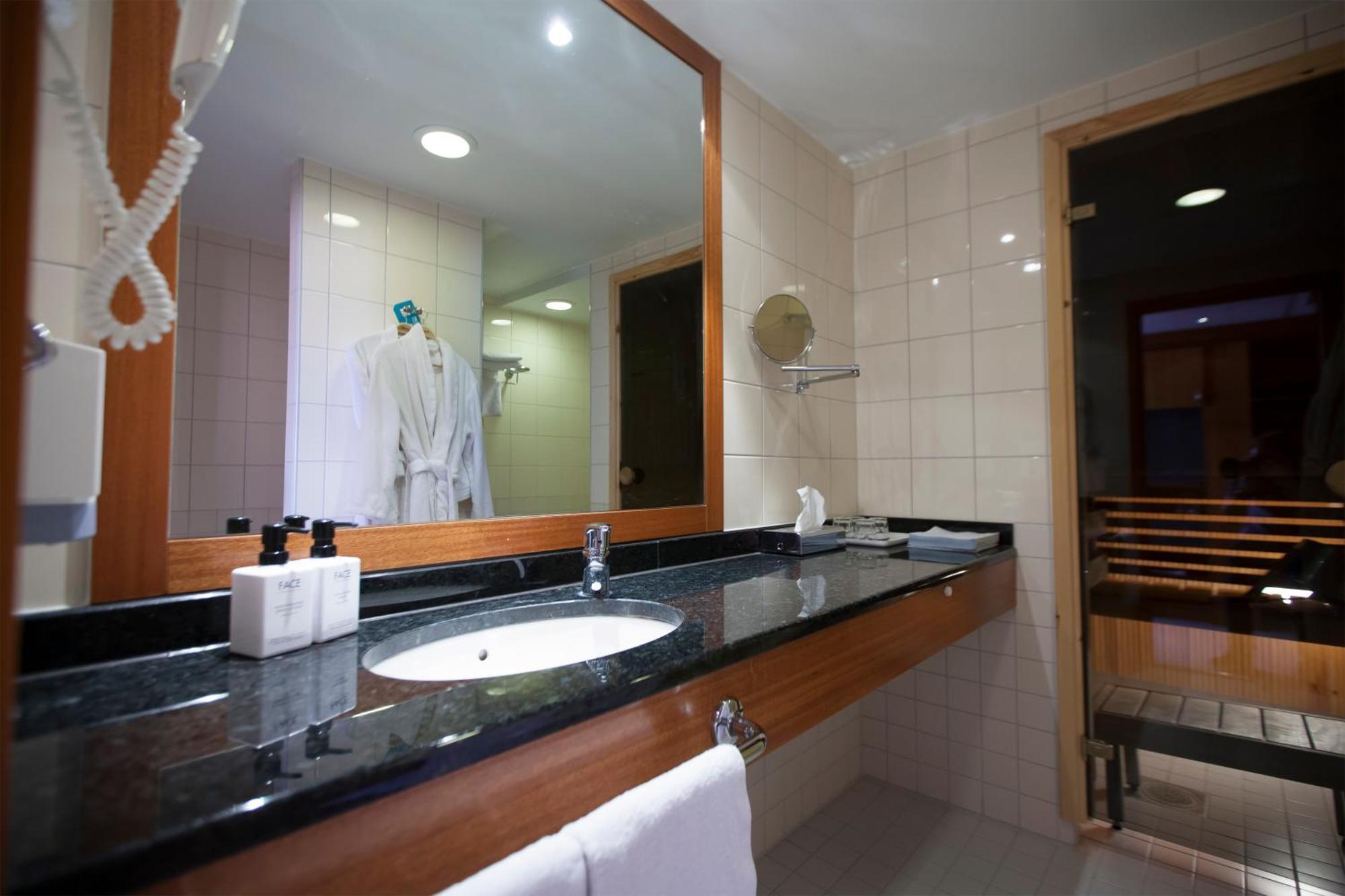 Hotel Oscar Varkaus Zimmer foto